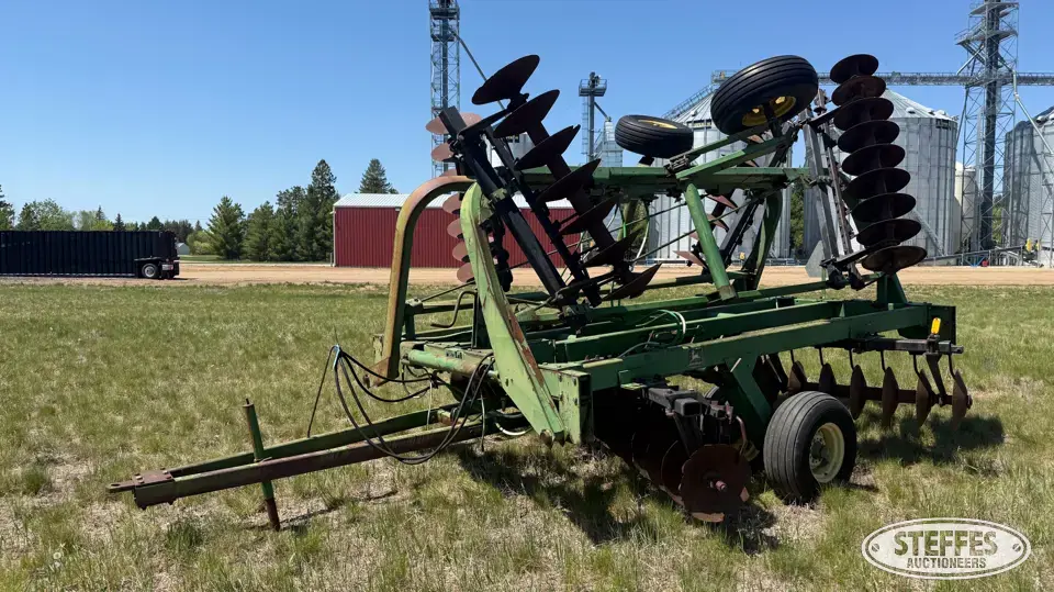 John Deere 235 Disc
