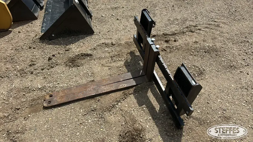 CAT pallet forks Skid Steer Fork