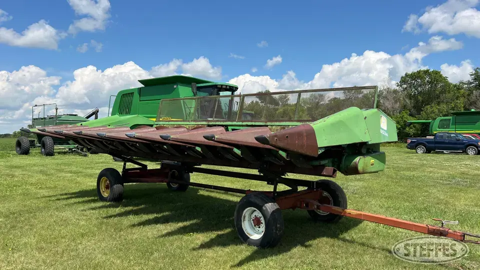 John Deere 853A Corn Head