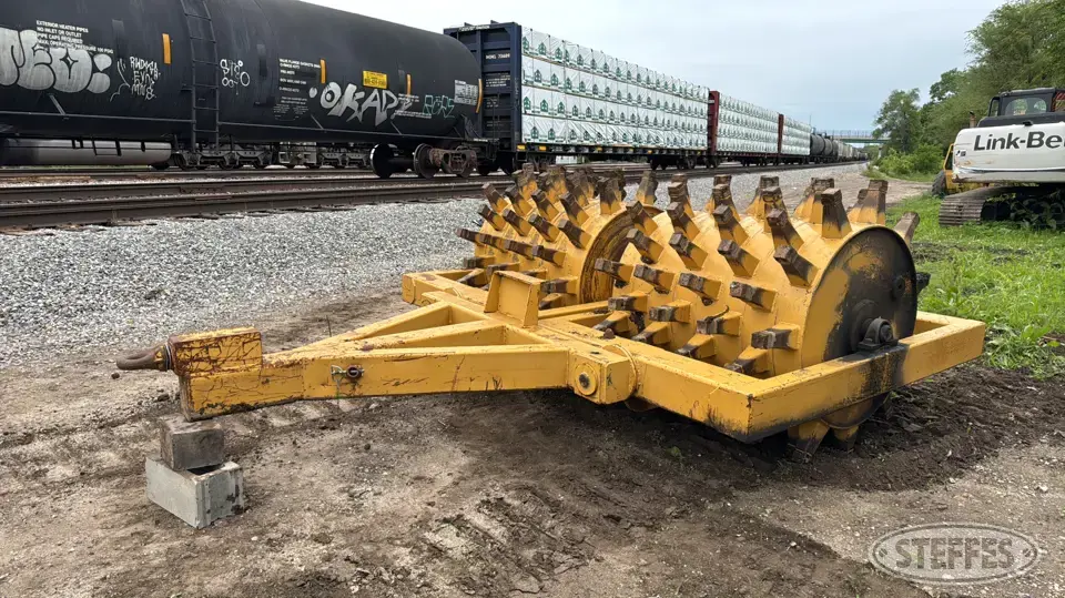 Sheeps Foot Pull-Type Padfoot Compactor