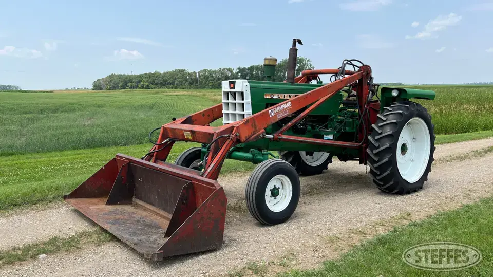 1963 Oliver 1600 2WD Tractor