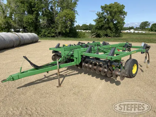 John Deere 714