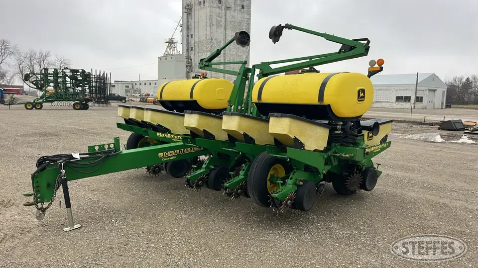 1998 John Deere 1760 Conservation 12 or More Row Planter