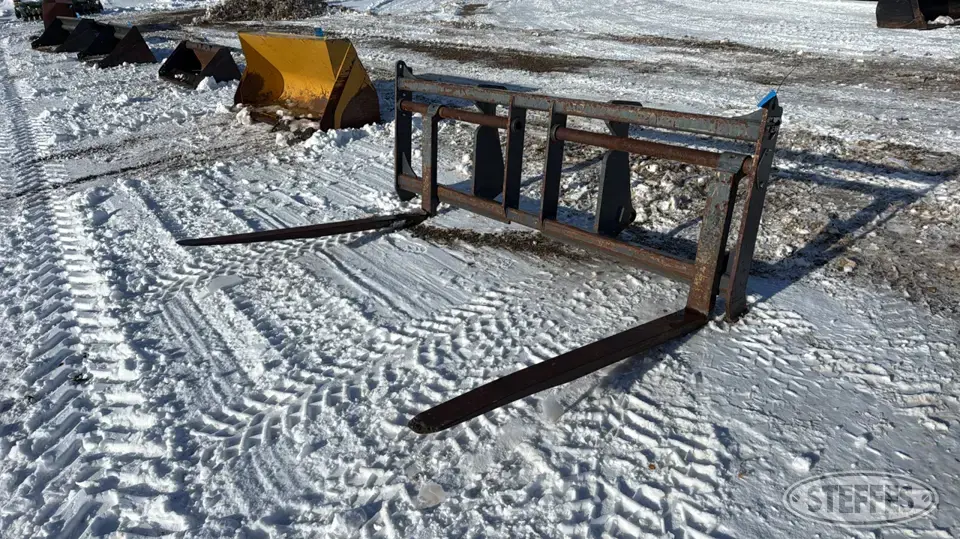 GEM loader pallet forks Loader Attachment