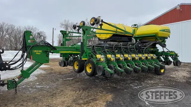 2010 John Deere DB44