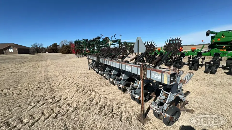 Hiniker 6000 Row Crop Cultivator