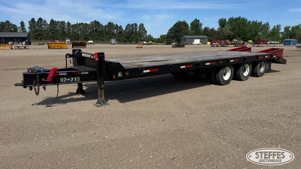 2001 Towmaster QT-30-3 Flatbed Trailer