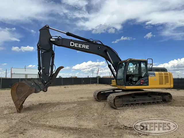 2018 Deere 210G LC