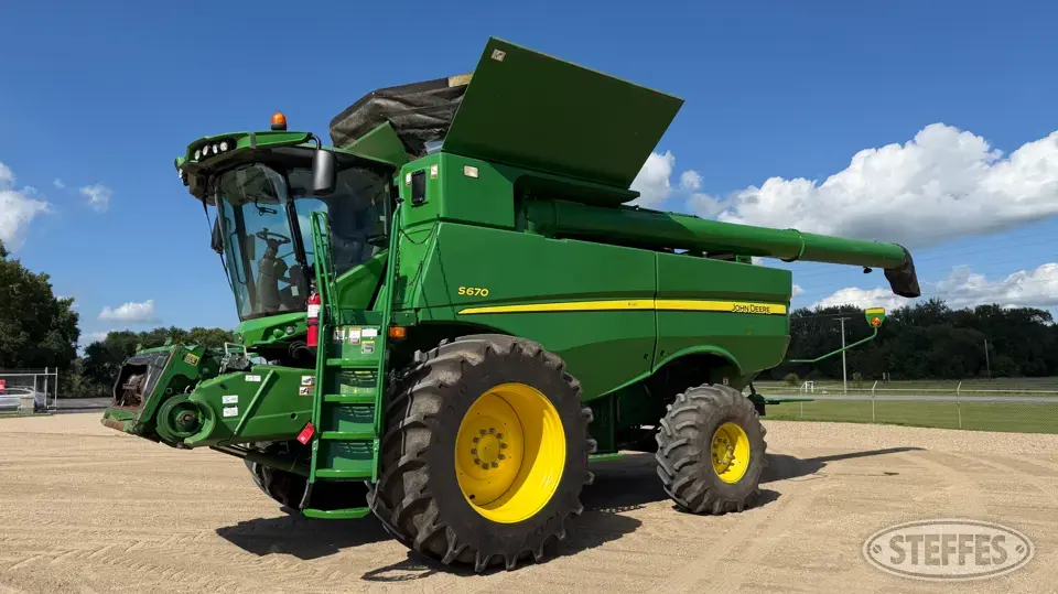 2013 John Deere S670 Combine