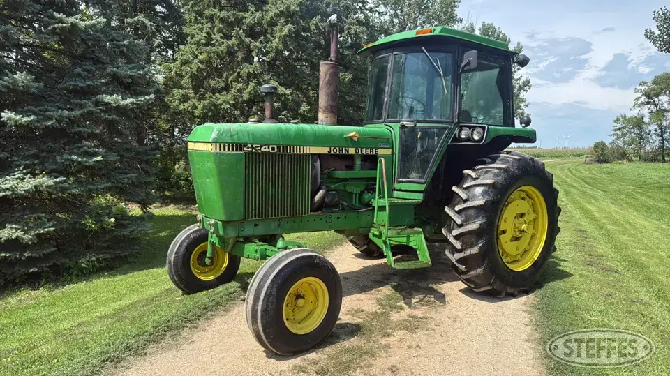 1982 John Deere 4240 2WD Tractor