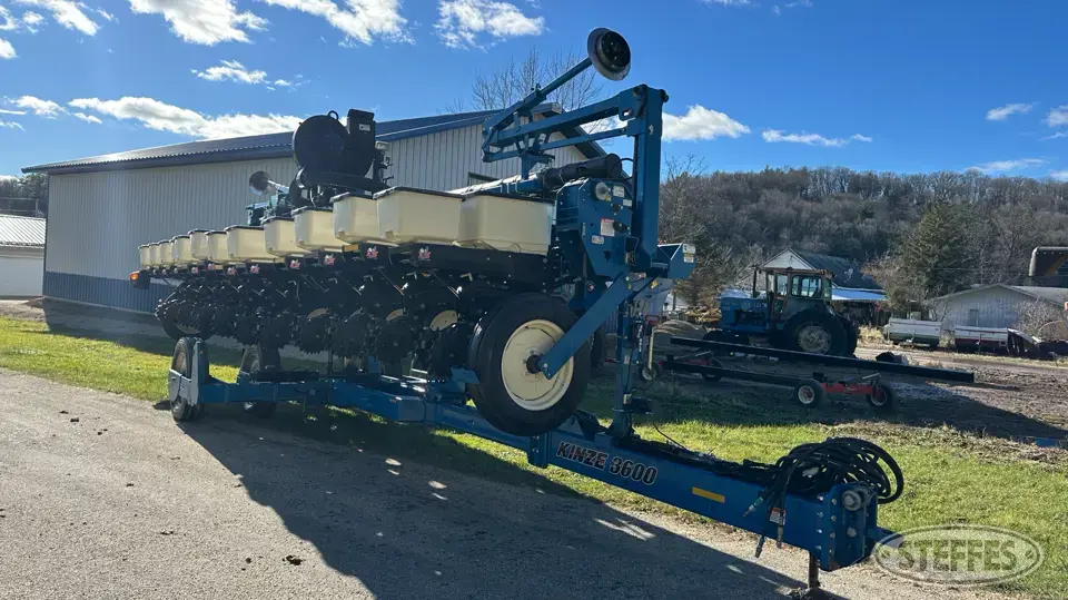 2014 Kinze 3600 12 or More Row Planter