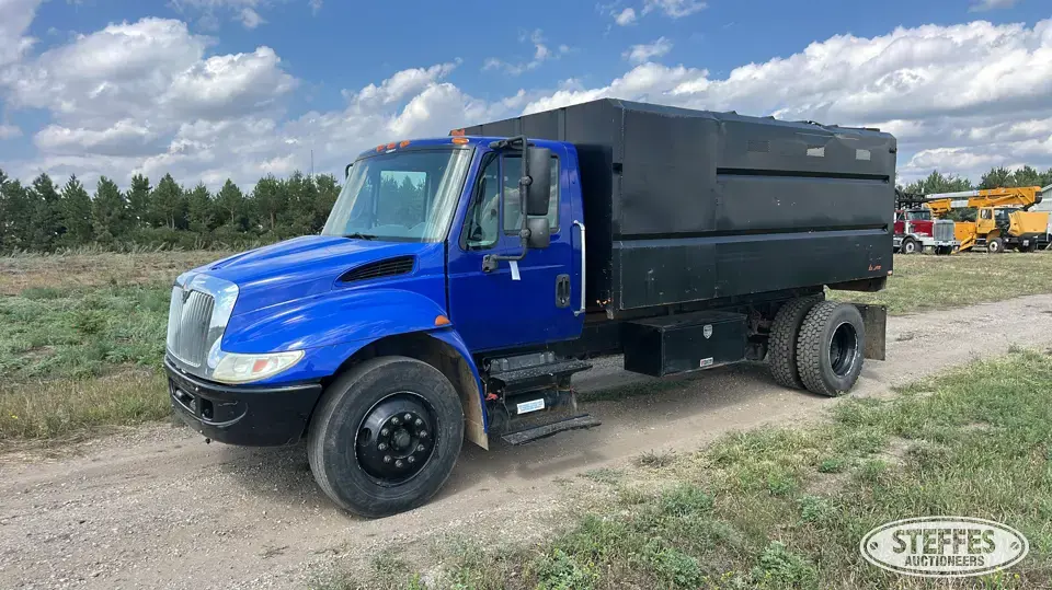 2003 International 4200 SBA Specialty Truck