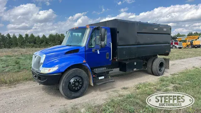 2003 International 4200 SBA