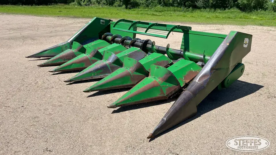John Deere 643 Corn Head
