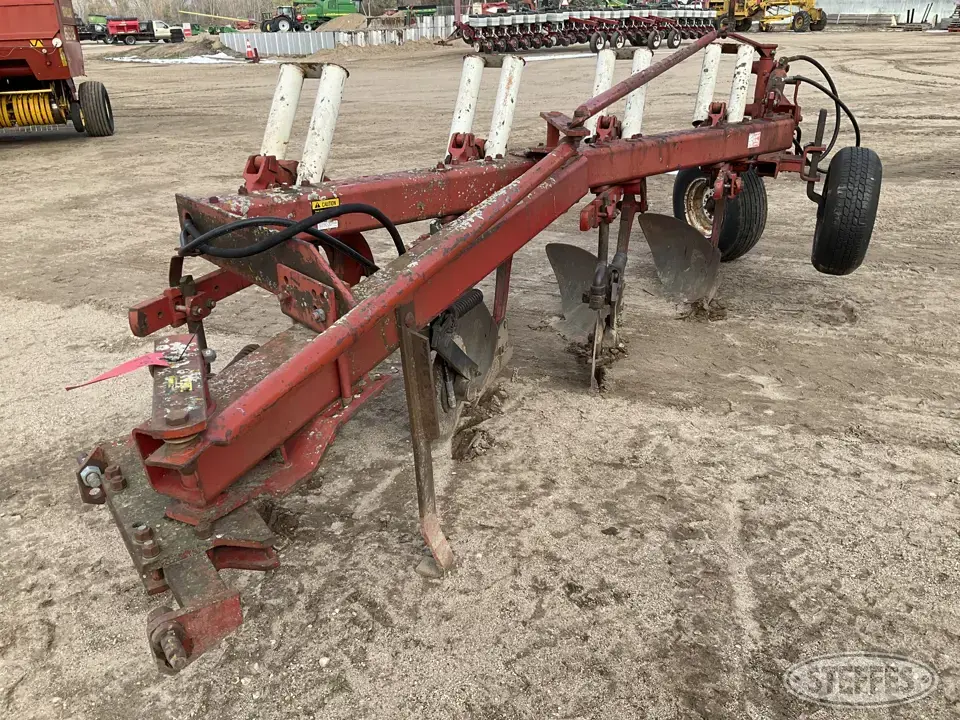International 720 Plow