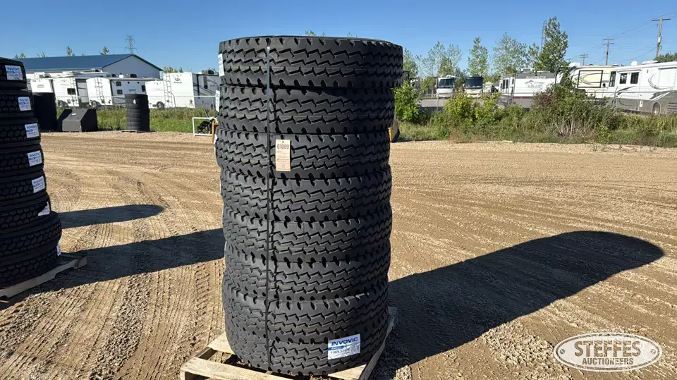 (8) Invovic FM557 11R24.5 tires Truck Tire