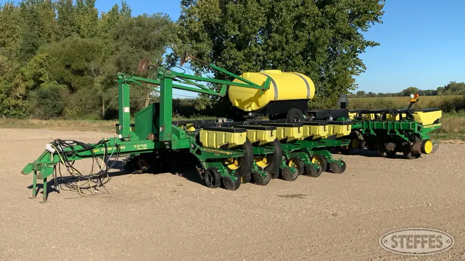 John Deere 7200 12 or More Row Planter