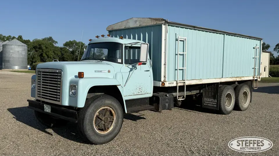1974 International Loadstar 1800 Dump Truck