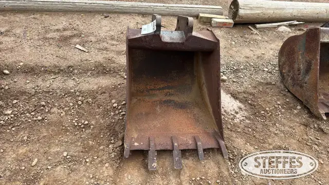 Loader backhoe bucket