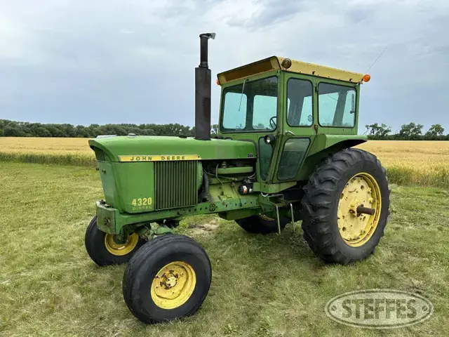 1972 John Deere 4320