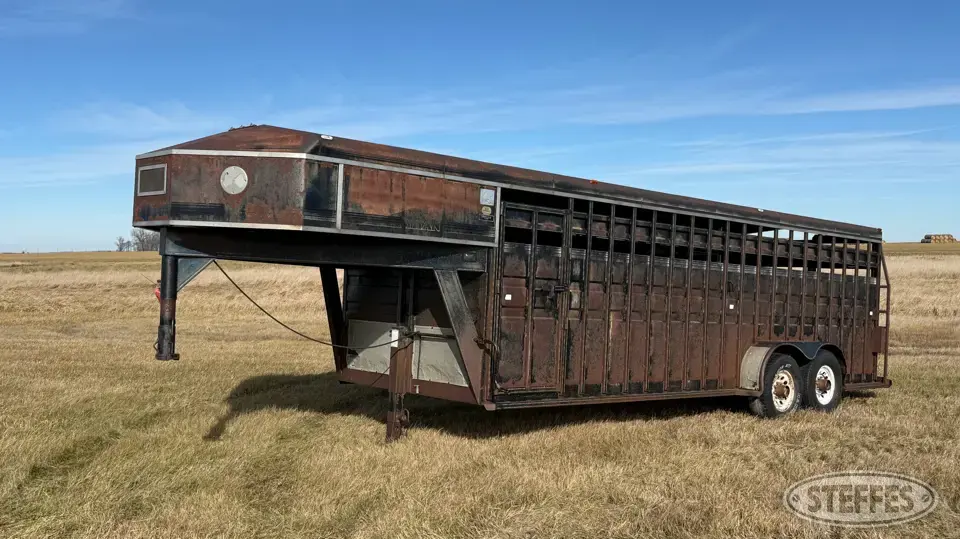 1992 Titan Gooseneck Livestock Trailer