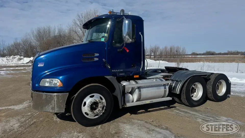 2007 Mack Pinnacle CXP613 Conventional Truck without Sleeper