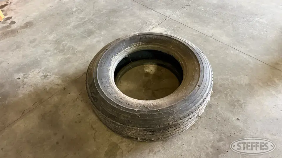 Goodyear Metro Miler B305/70R22.5 tire Truck Tire