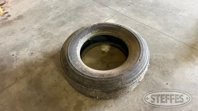 Goodyear Metro Miler B305/70R22.5 tire