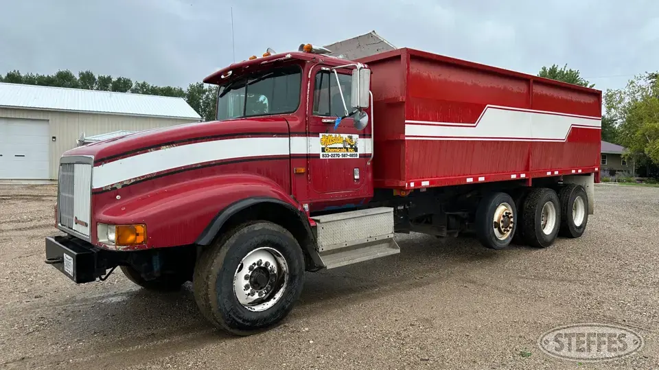 1991 International 9400 Tri-Axle Boxed Truck
