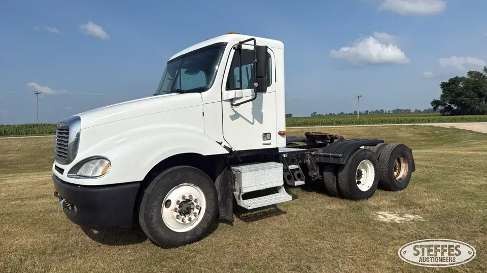 2002 Freightliner Columbia 120 Conventional Truck without Sleeper
