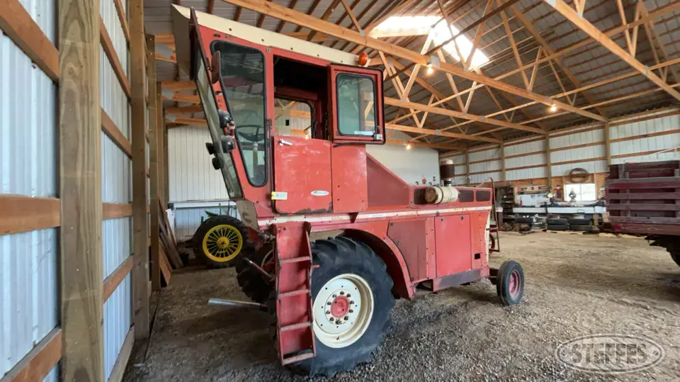 AVCO-New Idea 703 Combine
