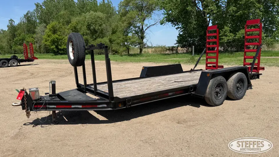 1999 Towmaster QT-10DD Flatbed Trailer