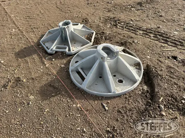 (2) Aluminum outrigger pads