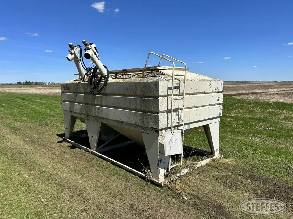 1984 Lode King HDF1400 Seed Tender Units Only