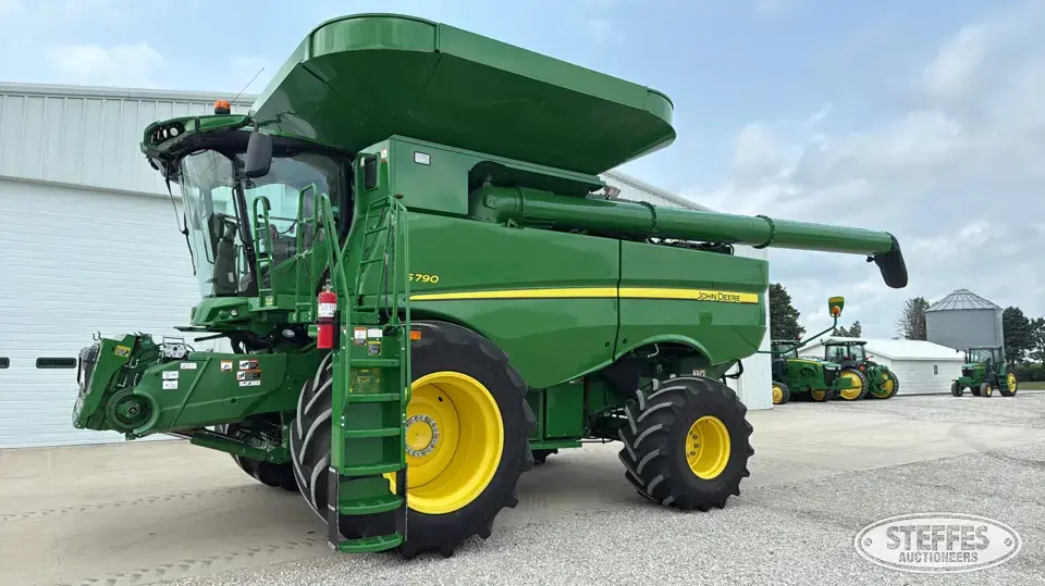 2020 John Deere S790 Combine