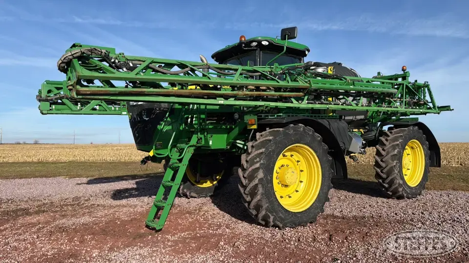 2015 John Deere R4045 Self-Propelled Sprayer