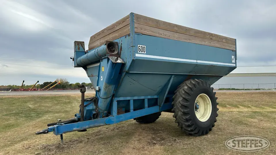 Kinze 600 Grain Cart