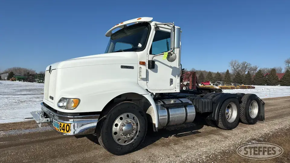 2001 International 9100i Conventional Truck without Sleeper