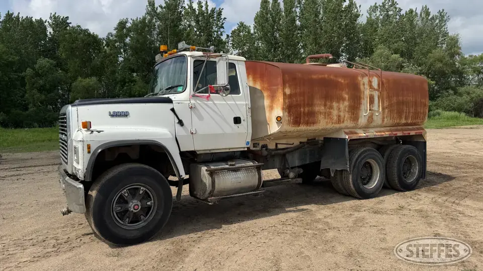 1994 Ford L8000 Tank Truck