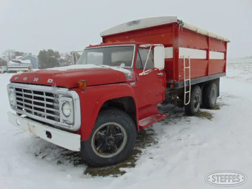 1975 Ford F750 Custom Tandem Boxed Truck