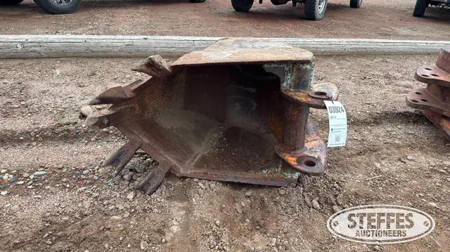 Loader backhoe frost bucket