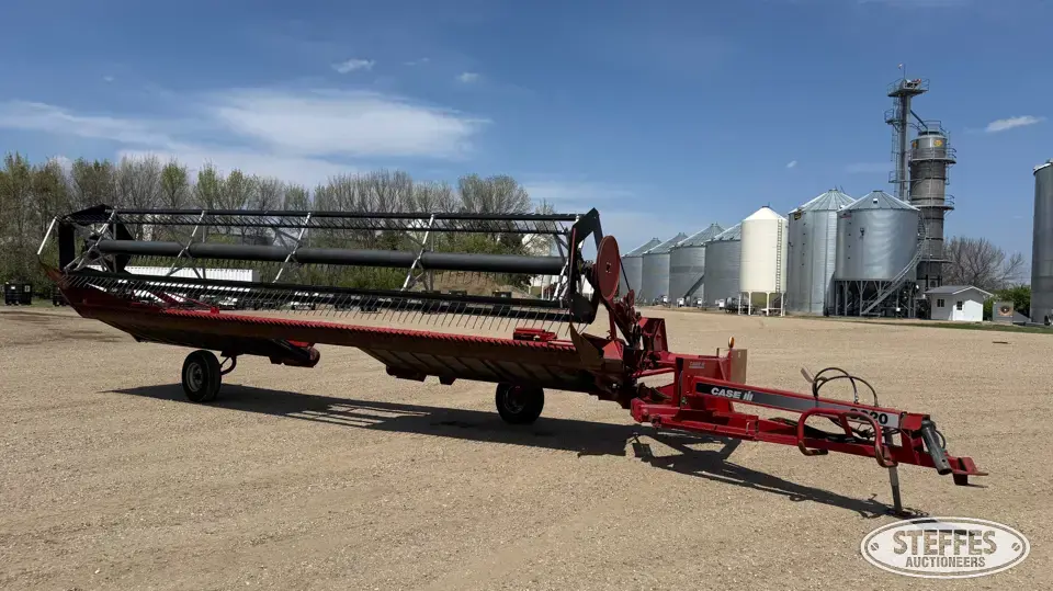 Case IH 8220 Pull-Type Swather