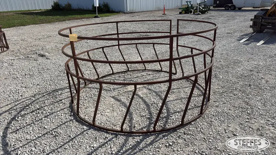 Round bale feeder Feeders and Bunk