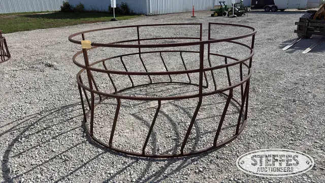 Round bale feeder