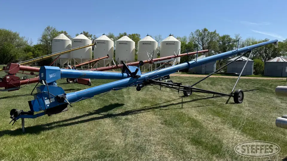 Brandt 1060 Swing Hopper Auger