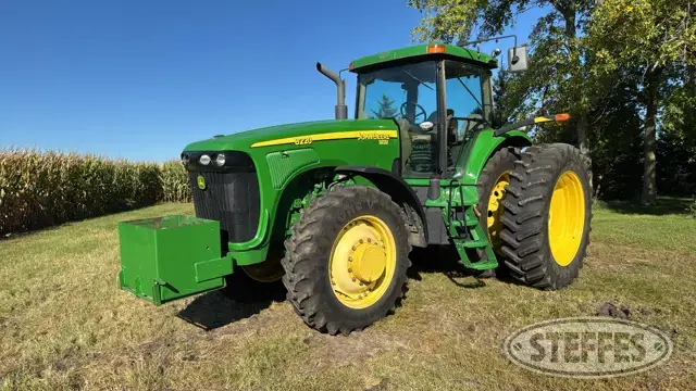 2003 John Deere 8220