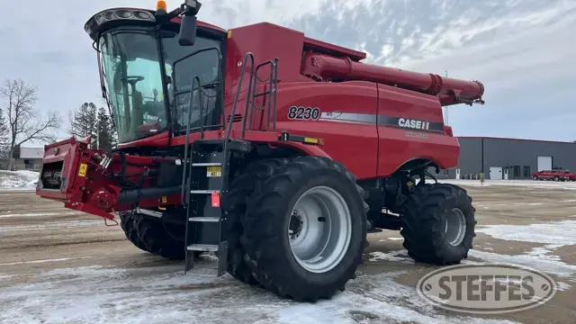 2013 Case IH 8230