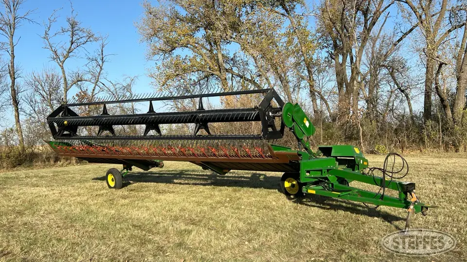 John Deere 590 Pull-Type Swather