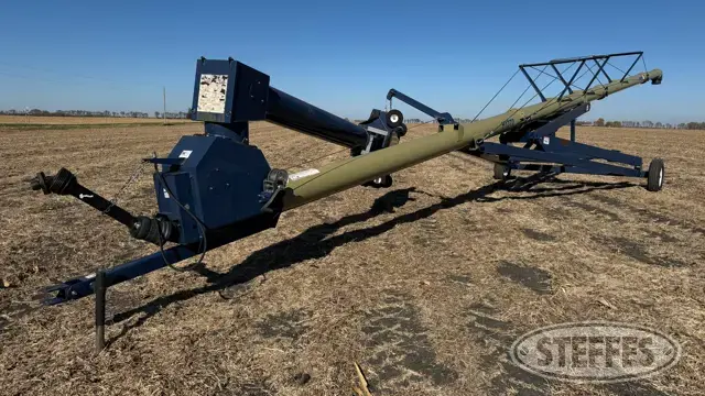 2010 Harvest International H1372