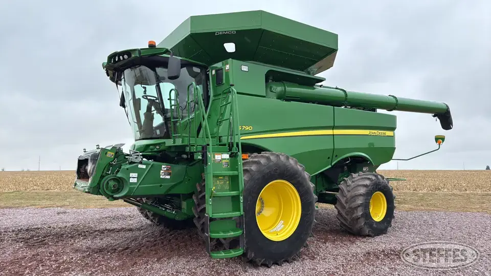 2019 John Deere S790 Combine
